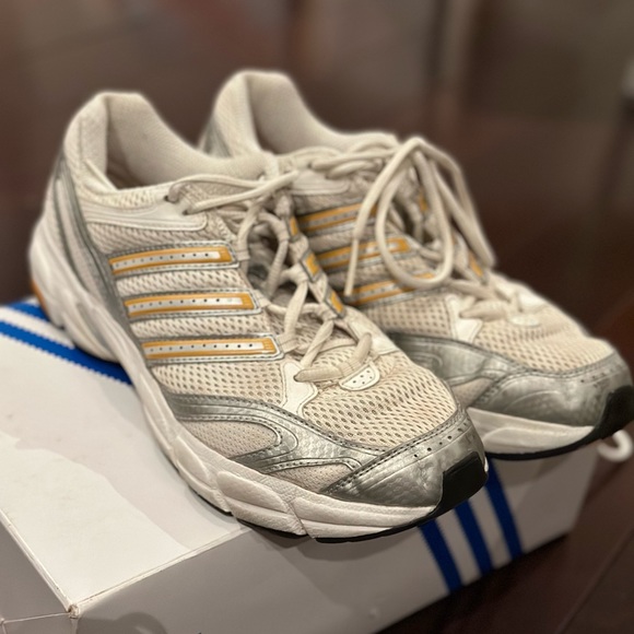 Adidas old school runners - Picture 2 of 3